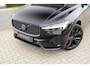 Volvo XC60 T8 Plug-in hybrid AWD Ultimate Black Edition Long Range | Head-Up | Panoramisch schuif/kanteldak | Stoelverwarming voor & achter | 360 graden camera | Standkachel | Adaptieve cruise control | Harman Kardon |