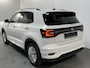 Volkswagen T-Cross 1.5 TSI R-Line / AUTOMAAT/ 2X R-LINE/ ADAPTIVE CRUISE/ PARKEER SENSOREN V+A/ CAMERA/ STOELVERWARMING/ DODEHOEK/ NAVI/ DAB/ CLIMA/ LED/ 18'' LMV