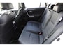 Toyota RAV4 2.5 Hybrid AWD Style Bi-Tone | Rijklaar | Parelmoer | Trekhaak | Apple/Android | Stoel-/stuurverw. | LED | El. achterklep | Dealer onderhouden