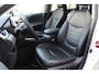 Toyota RAV4 2.5 Hybrid AWD Style Bi-Tone | Rijklaar | Parelmoer | Trekhaak | Apple/Android | Stoel-/stuurverw. | LED | El. achterklep | Dealer onderhouden