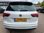 Volkswagen Tiguan 1.5 TSI ACT Highline Business R-Line / Pano / Virtual / ACC / Trekhaak / NL Auto met NAP.