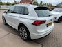 Volkswagen Tiguan 1.5 TSI ACT Highline Business R-Line / Pano / Virtual / ACC / Trekhaak / NL Auto met NAP.