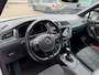 Volkswagen Tiguan 1.5 TSI ACT Highline Business R-Line / Pano / Virtual / ACC / Trekhaak / NL Auto met NAP.