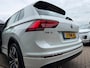 Volkswagen Tiguan 1.5 TSI ACT Highline Business R-Line / Pano / Virtual / ACC / Trekhaak / NL Auto met NAP.