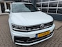 Volkswagen Tiguan 1.5 TSI ACT Highline Business R-Line / Pano / Virtual / ACC / Trekhaak / NL Auto met NAP.