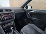 Volkswagen Tiguan 1.5 TSI R-Line Automaat / Facelift model / Full map navigatie / Cruise control / Climate control