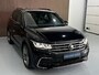 Volkswagen Tiguan 1.5 TSI R-Line Automaat / Facelift model / Full map navigatie / Cruise control / Climate control