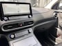 Hyundai Kona Electric EV Premium 64 kWh | SOH: 97,6% | 3 Fase | Full Options | NAP | Leder | Stoelkoeling & Verwarming | LED | Blind-spot | Lage Km-stand! |