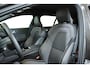 Volvo V60 T6 Plug-in hybrid AWD Plus Dark | Trekhaak | 360 graden camera | Verwarmbare voorstoelen, achterbank en stuurwiel | Premium audio by Harman Kardon | Adaptieve cruise control | Verwarmbare achterbank | Apple carplay/Android auto