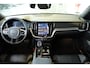 Volvo V60 T6 Plug-in hybrid AWD Plus Dark | Trekhaak | 360 graden camera | Verwarmbare voorstoelen, achterbank en stuurwiel | Premium audio by Harman Kardon | Adaptieve cruise control | Verwarmbare achterbank | Apple carplay/Android auto
