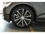 Volvo V60 T6 Plug-in hybrid AWD Plus Dark | Trekhaak | 360 graden camera | Verwarmbare voorstoelen, achterbank en stuurwiel | Premium audio by Harman Kardon | Adaptieve cruise control | Verwarmbare achterbank | Apple carplay/Android auto