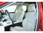 Volvo XC60 T6 Plug-in hybrid AWD Inscription Exclusive | Google Infotainment | Dealeronderhouden | Semi-Electrische wegklapbare trekhaak | Parkeerverwarming | Head-Up Display | Stoelverwarming | Stuurwielverwarming | Parkeersensoren | Panoramadak
