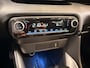 Toyota Yaris 1.5 Hybrid 115 Style Bi-Tone Limited | Head-up display | Dodehoekdetectie | Parkeersensoren voor en achter | Apple Carplay |