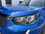 Peugeot 2008 1.2 Turbo 130 PK Allure Pack | Trekhaak 1200 KG | Navigatie | 3D Virtual Cockpit | Stoelverwarming | LED Verlichting | Half Lederen Bekleding | Keyless Start | Climate Control | Cruise Control | 17 Inch Lichtmetalen Velgen |