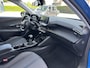Peugeot 2008 1.2 Turbo 130 PK Allure Pack | Trekhaak 1200 KG | Navigatie | 3D Virtual Cockpit | Stoelverwarming | LED Verlichting | Half Lederen Bekleding | Keyless Start | Climate Control | Cruise Control | 17 Inch Lichtmetalen Velgen |