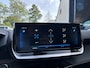 Peugeot 2008 1.2 Turbo 130 PK Allure Pack | Trekhaak 1200 KG | Navigatie | 3D Virtual Cockpit | Stoelverwarming | LED Verlichting | Half Lederen Bekleding | Keyless Start | Climate Control | Cruise Control | 17 Inch Lichtmetalen Velgen |