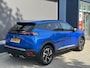 Peugeot 2008 1.2 Turbo 130 PK Allure Pack | Trekhaak 1200 KG | Navigatie | 3D Virtual Cockpit | Stoelverwarming | LED Verlichting | Half Lederen Bekleding | Keyless Start | Climate Control | Cruise Control | 17 Inch Lichtmetalen Velgen |