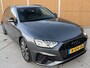 Audi A4 Avant 35 TFSI S edition Competition Automaat | Navigatiesysteem | Elektrisch inklapbare spiegels | Afgevlakt stuurwiel | LED verlichting | Daytonagrijs lak | Apple CarPlay/Android Auto | Getint glas | Parkeersensoren voor en achter