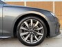 Audi A4 Avant 35 TFSI S edition Competition Automaat | Navigatiesysteem | Elektrisch inklapbare spiegels | Afgevlakt stuurwiel | LED verlichting | Daytonagrijs lak | Apple CarPlay/Android Auto | Getint glas | Parkeersensoren voor en achter