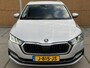 Skoda Octavia Combi 1.5 TSI First Edition Trekhaak | Stoelverwarming | Apple CarPlay/Android Auto | Matrix LED | Climate control | Cruise control | Elektrisch bedienbare kofferklep | Keyless | Parkeersensoren voor en achter