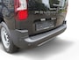Peugeot e-Partner L1 50 kWh 136pk | 8 jaar garantie | 0% financial lease | 3-zits | Houten afwerking laadruimte | Multimedia | Draadloze Apple Carplay en Android Auto | NAVI | Parkeersensoren voor en achter | Achteruitrijcamera | Dode hoek detectie | Mistlampen | Licht- en regensensor | Automatische verlichting | Stuurwielbediening | Digital cockpit | Bestuurdersstoel comfort | van €32.065 voor €27.995 ex. BTW rijklaar