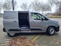 Peugeot e-Partner L1 50 kWh 136pk | 8 jaar garantie | 0% financial lease | 2-zits | Houten afwerking laadruimte | Multimedia | Draadloze Apple Carplay en Android Auto | Achteruitrijcamera | Parkeersensoren achter | Digital cockpit | Stuurwielbediening | Bestuurdersstoel comfort | van €30.615 voor €26.695 ex. BTW rijklaar