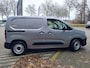 Peugeot e-Partner L1 50 kWh 136pk | 8 jaar garantie | 0% financial lease | 2-zits | Houten afwerking laadruimte | Multimedia | Draadloze Apple Carplay en Android Auto | Achteruitrijcamera | Parkeersensoren achter | Digital cockpit | Stuurwielbediening | Bestuurdersstoel comfort | van €30.615 voor €26.695 ex. BTW rijklaar
