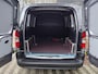 Peugeot e-Partner L1 50 kWh 136pk | 8 jaar garantie | 0% financial lease | 2-zits | Houten afwerking laadruimte | Multimedia | Draadloze Apple Carplay en Android Auto | Achteruitrijcamera | Parkeersensoren achter | Digital cockpit | Stuurwielbediening | Bestuurdersstoel comfort | van €30.615 voor €26.695 ex. BTW rijklaar