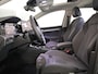 Volkswagen Golf 1.5 eHybrid Style Edition 204 pk Automaat (DSG) | Verlengde garantie | Navigatie | Panoramadak | Trekhaak (wegklapbaar) | Parkeersensoren (Park assist) | Achteruitrijcamera | Stoelverwarming |