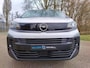 Opel Vivaro-e Electric L3 75 kWh 136pk | 8 jaar garantie | 0% financial lease | Houten afwerking laadruimte | LED laadruimteverkichting | NAVI | Multimedia | Apple Carplay | Android Auto | Achteruitrijcamera | Parkeersensoren voor en achter | Dode hoek detectie | Digitale cockpit | Stuurwielbediening | Mistlampen | Licht- en regensensor | Automatic light | Tussenwand comfort met raam | Bestuurdersstoel comfort | Bank voorpassagiers | Reservewiel | van €48.469 voor €36.195 ex. BTW rijklaar