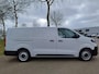Opel Vivaro-e Electric L3 75 kWh 136pk | 8 jaar garantie | 0% financial lease | Houten afwerking laadruimte | LED laadruimteverkichting | NAVI | Multimedia | Apple Carplay | Android Auto | Achteruitrijcamera | Parkeersensoren voor en achter | Dode hoek detectie | Digitale cockpit | Stuurwielbediening | Mistlampen | Licht- en regensensor | Automatic light | Tussenwand comfort met raam | Bestuurdersstoel comfort | Bank voorpassagiers | Reservewiel | van €48.469 voor €36.195 ex. BTW rijklaar