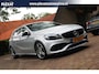 Mercedes-Benz A-klasse 180 Ambition Aut. | AMG-Pakket | Apple Car Play | Stoelverwarming | Full Led | Historie | 18 Inch | Navi |