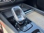 Volvo XC60 T6 Plug-in hybrid AWD Plus Dark | Blis | Elektrische stoelen | Pano dak | Trekhaak | Stuur en Stoel verwarming | Harman Kardon audio | Keyless | 360 camera | Google |