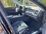 Volvo XC60 T6 Plug-in hybrid AWD Plus Dark | Blis | Elektrische stoelen | Pano dak | Trekhaak | Stuur en Stoel verwarming | Harman Kardon audio | Keyless | 360 camera | Google |