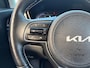 Kia Niro EV e-Niro ExecutiveLine 64 kWh | Navigatie | Warmtepomp | Schuifkanteldak | Trekhaak | Privacy Glass | Elektrische achterklep | Keyless Entry | Apple Car Play/Android Auto | 1e Eigenaar | Geventileerde en verwarmbare stoelen | Meest complete uitvoering | NL - Auto |