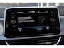 Volkswagen T-Roc 1.0 TSI Style 110PK / 81kW, Afneembare trekhaak, ErgoActive bestuurdersstoel met massagefunctie, lederen alcantara bekleding, navigatie, privacy glas, 2-zone climatronic, verwarmbare voorstoelen, lederen multifunctioneel stuurwiel, parkeersensoren voor en achter (pdc), draadloze telefoonlader, spraakbediening, draadloos Apple Carplay & Android Auto, elektrische lendesteun, adaptieve cruise control (acc), elektrisch verstel-, verwarm- en inklapbare buitenspiegels, navigatie, DAB+ etc.