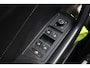 Volkswagen T-Roc 1.0 TSI Style 110PK / 81kW, Afneembare trekhaak, ErgoActive bestuurdersstoel met massagefunctie, lederen alcantara bekleding, navigatie, privacy glas, 2-zone climatronic, verwarmbare voorstoelen, lederen multifunctioneel stuurwiel, parkeersensoren voor en achter (pdc), draadloze telefoonlader, spraakbediening, draadloos Apple Carplay & Android Auto, elektrische lendesteun, adaptieve cruise control (acc), elektrisch verstel-, verwarm- en inklapbare buitenspiegels, navigatie, DAB+ etc.