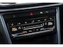 Volkswagen T-Roc 1.0 TSI Style 110PK / 81kW, Afneembare trekhaak, ErgoActive bestuurdersstoel met massagefunctie, lederen alcantara bekleding, navigatie, privacy glas, 2-zone climatronic, verwarmbare voorstoelen, lederen multifunctioneel stuurwiel, parkeersensoren voor en achter (pdc), draadloze telefoonlader, spraakbediening, draadloos Apple Carplay & Android Auto, elektrische lendesteun, adaptieve cruise control (acc), elektrisch verstel-, verwarm- en inklapbare buitenspiegels, navigatie, DAB+ etc.