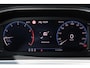 Volkswagen T-Roc 1.0 TSI Style 110PK / 81kW, Afneembare trekhaak, ErgoActive bestuurdersstoel met massagefunctie, lederen alcantara bekleding, navigatie, privacy glas, 2-zone climatronic, verwarmbare voorstoelen, lederen multifunctioneel stuurwiel, parkeersensoren voor en achter (pdc), draadloze telefoonlader, spraakbediening, draadloos Apple Carplay & Android Auto, elektrische lendesteun, adaptieve cruise control (acc), elektrisch verstel-, verwarm- en inklapbare buitenspiegels, navigatie, DAB+ etc.