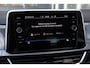 Volkswagen T-Roc 1.0 TSI Style 110PK / 81kW, Afneembare trekhaak, ErgoActive bestuurdersstoel met massagefunctie, lederen alcantara bekleding, navigatie, privacy glas, 2-zone climatronic, verwarmbare voorstoelen, lederen multifunctioneel stuurwiel, parkeersensoren voor en achter (pdc), draadloze telefoonlader, spraakbediening, draadloos Apple Carplay & Android Auto, elektrische lendesteun, adaptieve cruise control (acc), elektrisch verstel-, verwarm- en inklapbare buitenspiegels, navigatie, DAB+ etc.