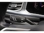Volkswagen T-Roc 1.0 TSI Style 110PK / 81kW, Afneembare trekhaak, ErgoActive bestuurdersstoel met massagefunctie, lederen alcantara bekleding, navigatie, privacy glas, 2-zone climatronic, verwarmbare voorstoelen, lederen multifunctioneel stuurwiel, parkeersensoren voor en achter (pdc), draadloze telefoonlader, spraakbediening, draadloos Apple Carplay & Android Auto, elektrische lendesteun, adaptieve cruise control (acc), elektrisch verstel-, verwarm- en inklapbare buitenspiegels, navigatie, DAB+ etc.