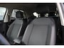 Volkswagen T-Roc 1.0 TSI Style 110PK / 81kW, Afneembare trekhaak, ErgoActive bestuurdersstoel met massagefunctie, lederen alcantara bekleding, navigatie, privacy glas, 2-zone climatronic, verwarmbare voorstoelen, lederen multifunctioneel stuurwiel, parkeersensoren voor en achter (pdc), draadloze telefoonlader, spraakbediening, draadloos Apple Carplay & Android Auto, elektrische lendesteun, adaptieve cruise control (acc), elektrisch verstel-, verwarm- en inklapbare buitenspiegels, navigatie, DAB+ etc.