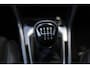 Volkswagen T-Roc 1.0 TSI Style 110PK / 81kW, Afneembare trekhaak, ErgoActive bestuurdersstoel met massagefunctie, lederen alcantara bekleding, navigatie, privacy glas, 2-zone climatronic, verwarmbare voorstoelen, lederen multifunctioneel stuurwiel, parkeersensoren voor en achter (pdc), draadloze telefoonlader, spraakbediening, draadloos Apple Carplay & Android Auto, elektrische lendesteun, adaptieve cruise control (acc), elektrisch verstel-, verwarm- en inklapbare buitenspiegels, navigatie, DAB+ etc.