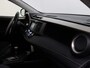 Toyota RAV4 2.0 Executive Business 4WD AfnTrekhaak, Automaat, Camera, Cruise control, Parkeersensor achter, Voorstoelen verwarmd, Navigatiesysteem full map Op zoek naar een ruime en comfortabele SUV met een betrouwbare reputatie? Deze Toyota RAV4 2.0 Executive Business uit 2015 biedt alles wat je nodig hebt: kracht, luxe en veelzijdigheid in één