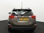 Toyota RAV4 2.0 Executive Business 4WD AfnTrekhaak, Automaat, Camera, Cruise control, Parkeersensor achter, Voorstoelen verwarmd, Navigatiesysteem full map Op zoek naar een ruime en comfortabele SUV met een betrouwbare reputatie? Deze Toyota RAV4 2.0 Executive Business uit 2015 biedt alles wat je nodig hebt: kracht, luxe en veelzijdigheid in één