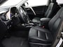 Toyota RAV4 2.0 Executive Business 4WD AfnTrekhaak, Automaat, Camera, Cruise control, Parkeersensor achter, Voorstoelen verwarmd, Navigatiesysteem full map Op zoek naar een ruime en comfortabele SUV met een betrouwbare reputatie? Deze Toyota RAV4 2.0 Executive Business uit 2015 biedt alles wat je nodig hebt: kracht, luxe en veelzijdigheid in één