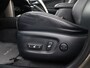 Toyota RAV4 2.0 Executive Business 4WD AfnTrekhaak, Automaat, Camera, Cruise control, Parkeersensor achter, Voorstoelen verwarmd, Navigatiesysteem full map Op zoek naar een ruime en comfortabele SUV met een betrouwbare reputatie? Deze Toyota RAV4 2.0 Executive Business uit 2015 biedt alles wat je nodig hebt: kracht, luxe en veelzijdigheid in één