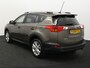 Toyota RAV4 2.0 Executive Business 4WD AfnTrekhaak, Automaat, Camera, Cruise control, Parkeersensor achter, Voorstoelen verwarmd, Navigatiesysteem full map Op zoek naar een ruime en comfortabele SUV met een betrouwbare reputatie? Deze Toyota RAV4 2.0 Executive Business uit 2015 biedt alles wat je nodig hebt: kracht, luxe en veelzijdigheid in één