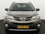 Toyota RAV4 2.0 Executive Business 4WD AfnTrekhaak, Automaat, Camera, Cruise control, Parkeersensor achter, Voorstoelen verwarmd, Navigatiesysteem full map Op zoek naar een ruime en comfortabele SUV met een betrouwbare reputatie? Deze Toyota RAV4 2.0 Executive Business uit 2015 biedt alles wat je nodig hebt: kracht, luxe en veelzijdigheid in één