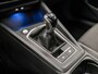 Volkswagen Golf 1.0 TSI Sportline (APPLE CARPLAY, GROOT NAVI, SFEERVERLICHTING, KEYLESS, GETINT GLAS, SPORTSTOELEN, PARKEERSENSOREN, LM VELGEN, ADAPTIVE CRUISE, NIEUWSTAAT)
